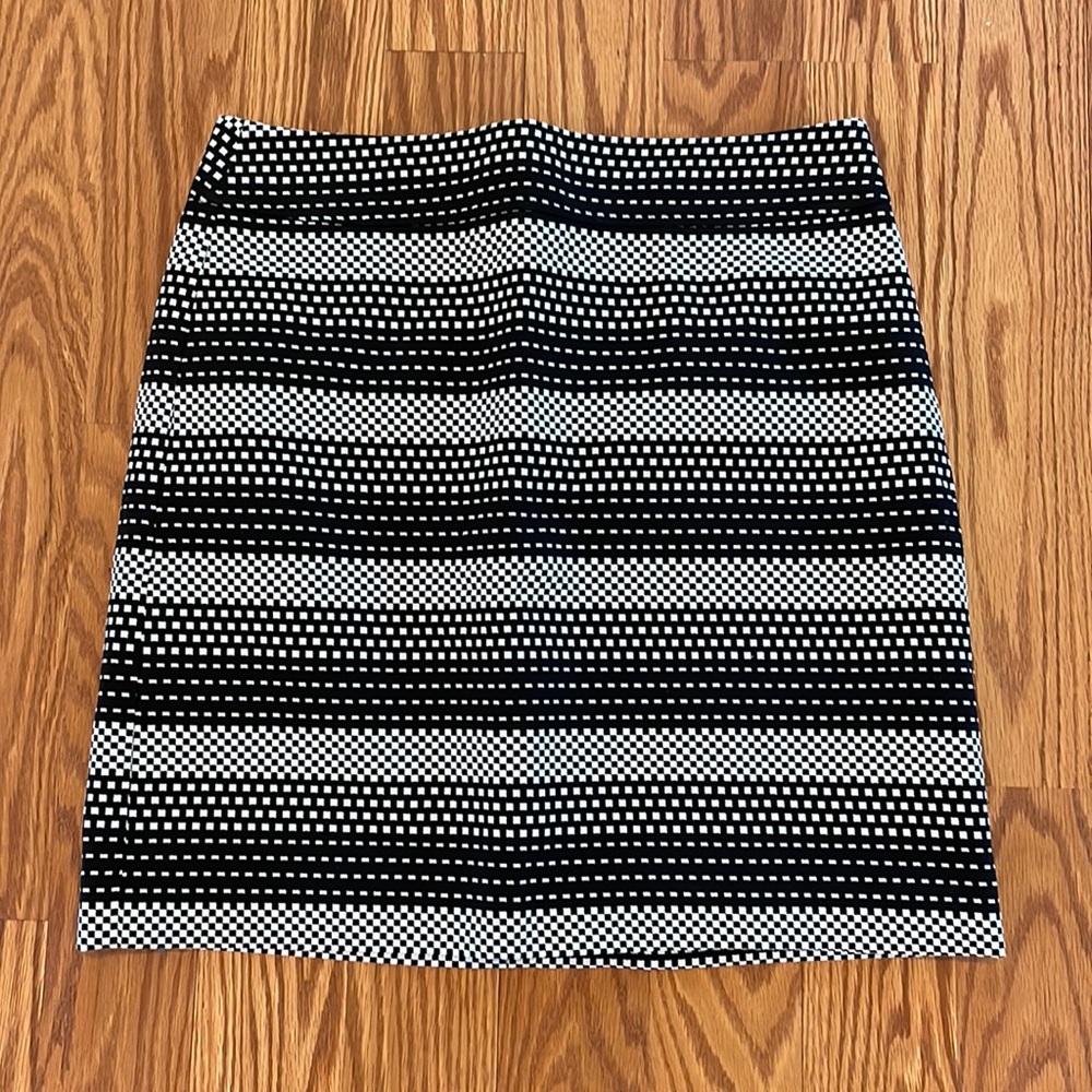 🆕 Ann Taylor LOFT Black and White Stripe Check Patterned Mini Skirt Size 2P
